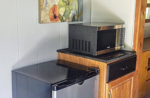 Sault Ste. Marie Cabin | Maple Cabin at Sweet Retreat Cozy Waterfront Stay