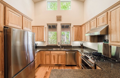 Truckee House | Maple Crest at Winter Creek by Tahoe Getaways - Pet Friendly 3 BR w Bonus Room