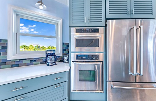 Plantation House | Mariner's Compass - 3 BR Beachfront Beauty with community pool located in The Plantation