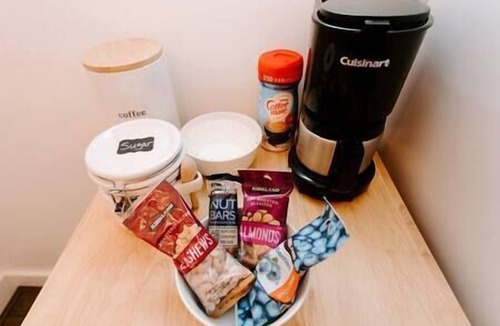 Weston Apartment | Marr Manor - Studio B&B downtown