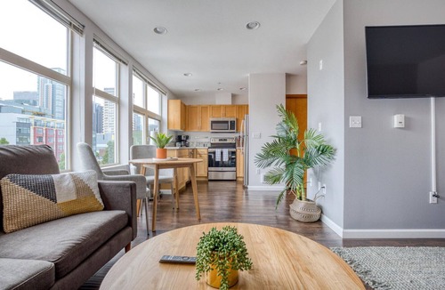 Belltown Apartment | Marvelous Belltown 1BR w/Lounge, nr Parks & Garden, by Blueground