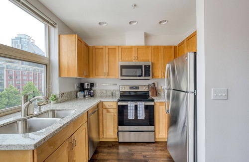 Belltown Apartment | Marvelous Belltown 1BR w/Lounge, nr Parks & Garden, by Blueground