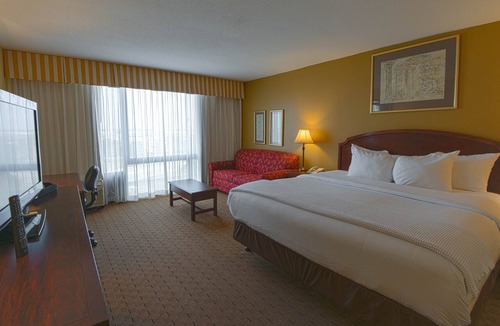 Downtown Hotel | MCM Eleganté Hotel & Suites