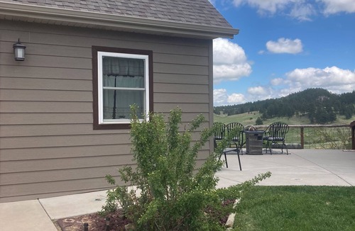 Belle Fourche Apartment | Meadowlark Mountain Ranch Retreat