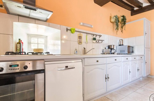 Bricquebosq Cottage | Medieval castle for a historic stay in Bricquebosq