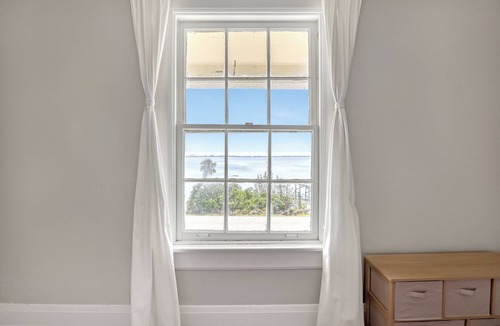 Sunny Point Apartment | Melbourne Waterfront - 1 Bed 1 Bath - Entire Apartment
