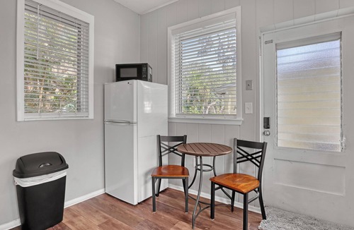 Sunny Point Apartment | Melbourne Waterfront 1 Bed 1 Bath Entire Apartment O
