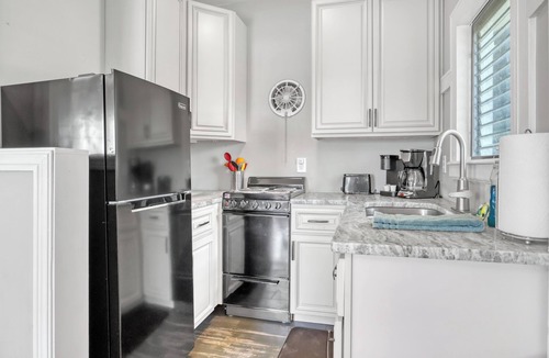 Sunny Point Apartment | Melbourne Waterfront 1 Bed 1 Bath Entire Apartment
