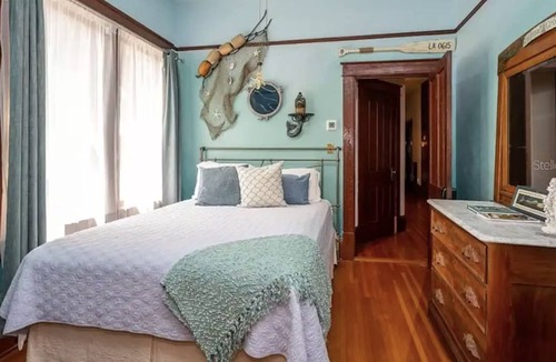 Oakland House | Mermaid Room in Central Florida's Historic Gem & wedding venue- The Oakland Manor House