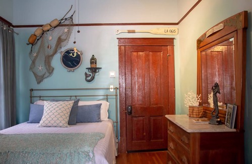 Oakland House | Mermaid Room in Central Florida's Historic Gem & wedding venue- The Oakland Manor House