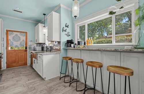 Mid City South House | Mid-City Home|Chef's Kitchen|Fenced Yard!