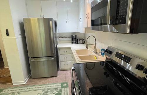 Spruce Park Apartment | Middle nest - Stylish 1BR – Walk to UNM & Hospitals – w/Parking !