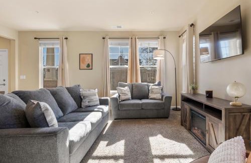 Old Southwest Apartment | MidTown Hideaway Fire Pit and King Beds