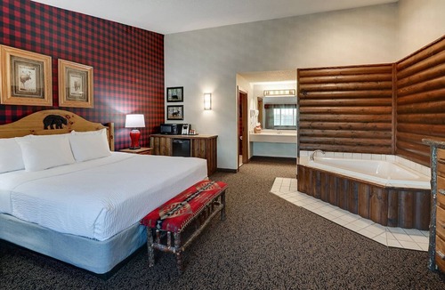 Johnston Hotel | Midwest Lodge Escape With Modern Comforts | 0.5 mi to Texas Roadhouse