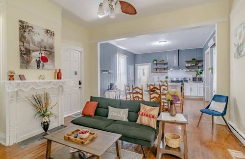 Mobile House | Mins from Historic Downtown - Pretty Peach Palace