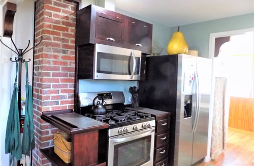 Pensacola Cottage | Minutes from marinas, downtown, bases and more!