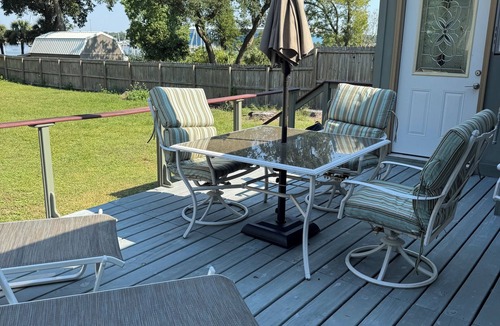 Pensacola Cottage | Minutes from marinas, downtown, bases and more!