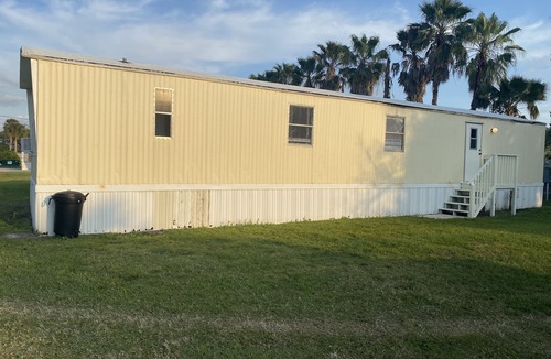 Taylor Creek House | Mobile Home 2/2