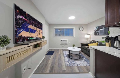 Hazel Park Apartment | Modern 1BD Apartment Near Ferndale