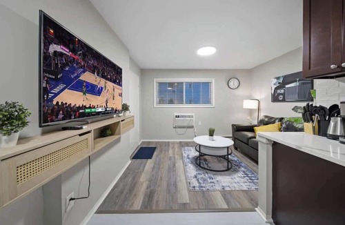 Hazel Park Apartment | Modern 1BD Apartment Near Ferndale