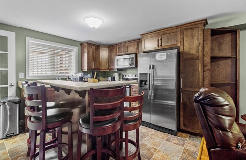 St. John's Apartment | Modern 2-BR Apt in West End with City Views