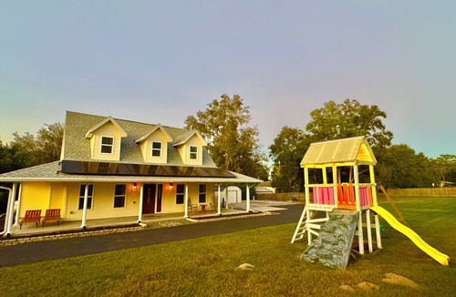 Citrus Springs House | Modern 3 Bed 2.5 Bath Home w/access to Lake Rousseau near Rainbow Springs