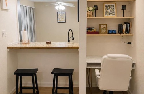 Euless Apartment | Modern 3 Story Home 9 Min to DFW w King Suite Pool