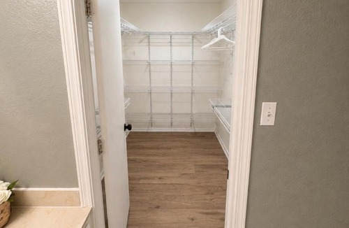 Euless Apartment | Modern 3 Story Home 9 Min to DFW w King Suite Pool