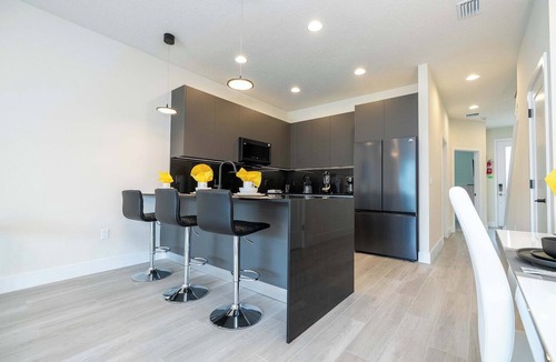 Four Corners Condo | Modern 3Bd Screened Pool at Serenity Resort 17322