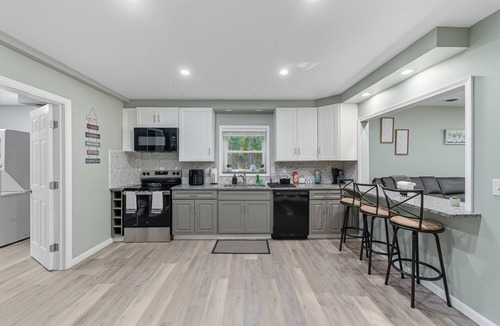 Pymatuning South House | Modern 4-bedroom house on PYM Lake with hot tub