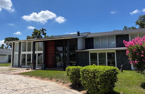 Thonotosassa Villa | Modern 6BR 6BA Estate on Acreage- Hot Tub, Gym, Bar