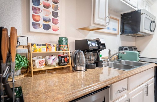 Shoreline House | Modern 7-Bedroom Home with Spacious Yard,