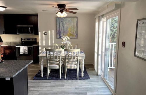 De Pere Apartment | Modern And Spacious Residence In Quiet & Central Community