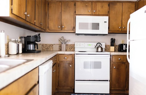 Mobile Apartment | Modern Bright 2BR Retreat | Pet-Friendly Living