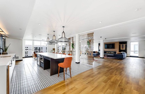 Mann Apartment | Modern Central District 1BR w/Gym, W/D, Yoga & Theater, by Blueground