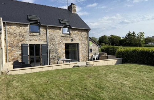 Besneville Cottage | Modern comfortable house with private garden, Besneville