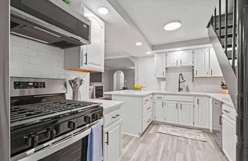 Lexington House | Modern cottage w beach 3 blocks!