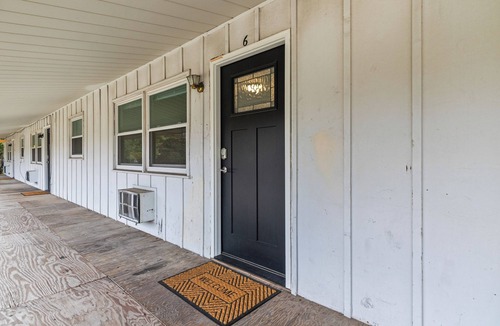Appleton Apartment | Modern & Cozy 2BR w/King Bed in Appleton, 30 mins by drive from Lambeau Field