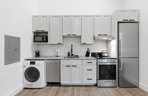 Olde Towne East Apartment | Modern Executive Loft | Work-Ready Mezzanine
