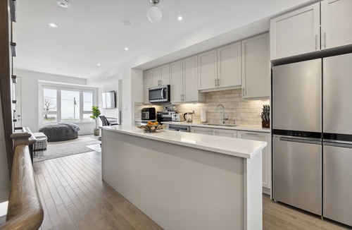 Clarington House | Modern Furnished Lakefront Townhome