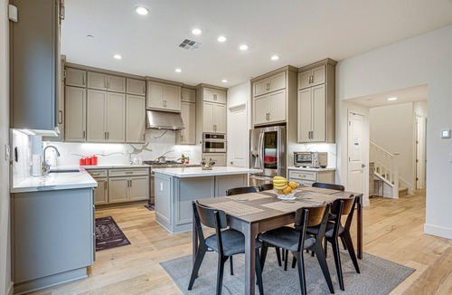 Pleasant Hill House | Modern Getaway w/Patio & Yard in Pleasant Hill!