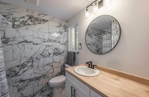 Montrose House | Modern Golf Course Retreat Near Trails & Town