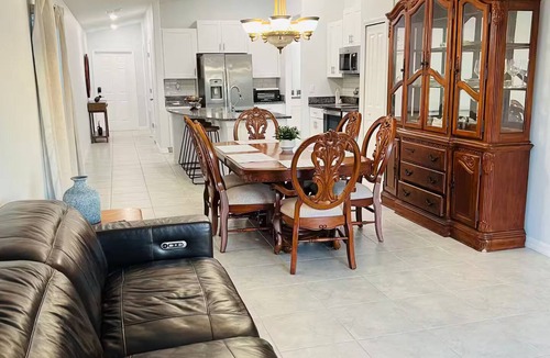 Wimauma House | Modern Lakefront Home/Family Friendly Retreat