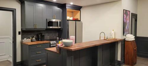 Milton Apartment | Modern Loft with Immersive Theatre Experience