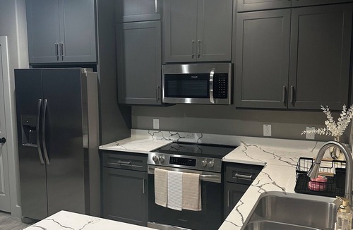 Oaks Historic District House | Modern Luxury Meets Cozy Comfort,n3BR Townhome Retreat