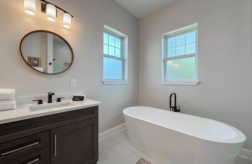 Historic District House | Modern Luxury Townhome Downtown Ocala - Pets Stay Free - Close to Hospitals