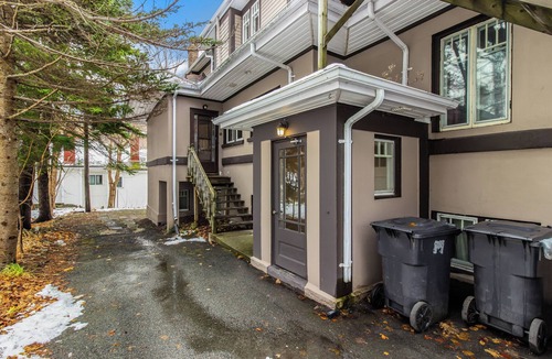 Waterford Valley Apartment | Modern Manor Studio WiFi Parking