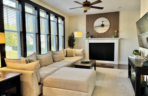 Bloomington House | Modern Meets Vintage! 5 BEDROOMS. Game Room, Patio, FUN!