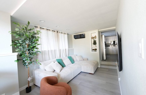 North Beacon Hill House | Modern North Beacon Hill Retreat - Sauna & Hot Tub