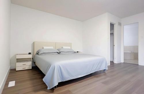 East Credit House | Modern Oasis Mississauga - Near Airport